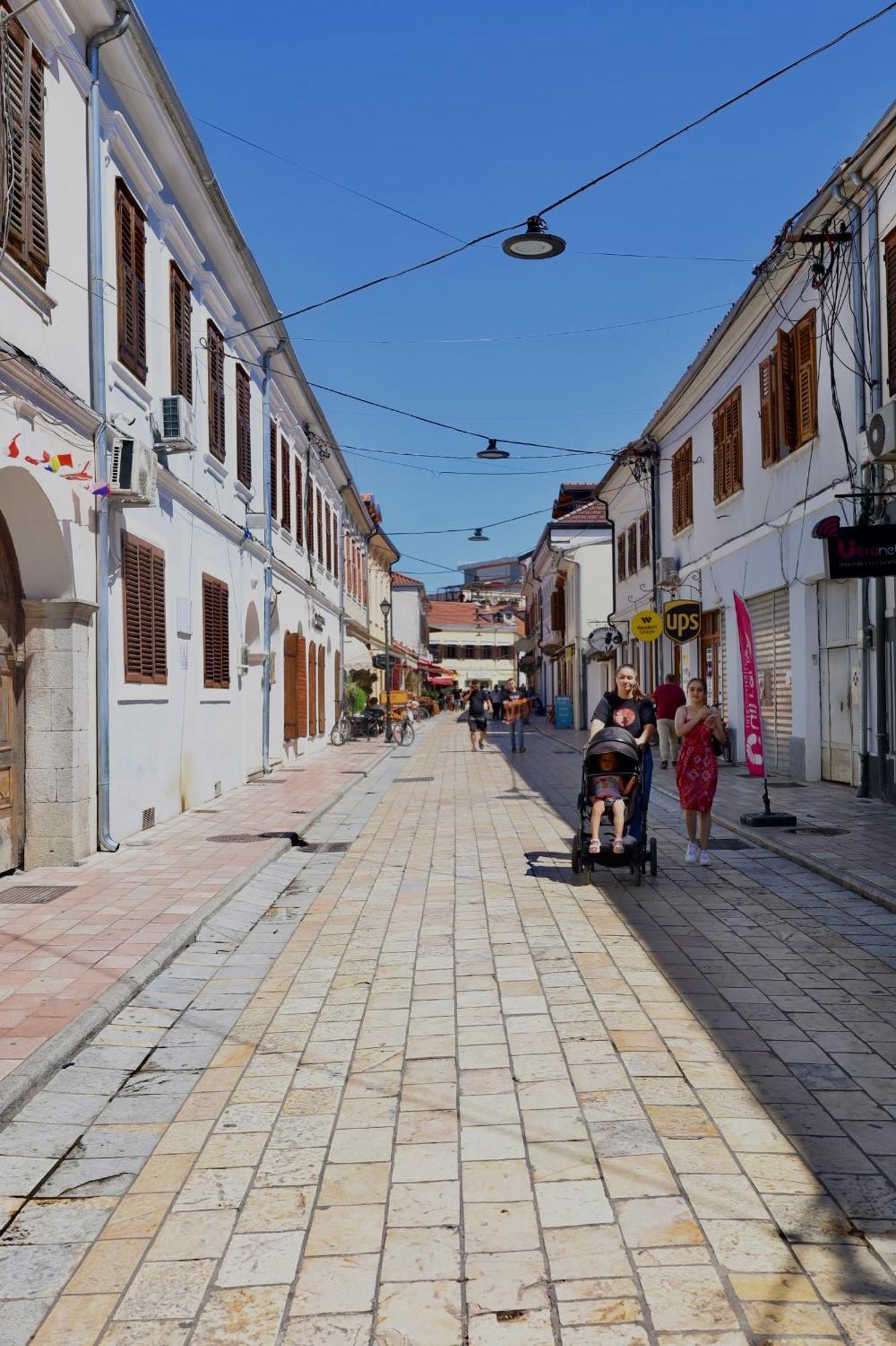 City Nest Shkoder Bagian luar foto