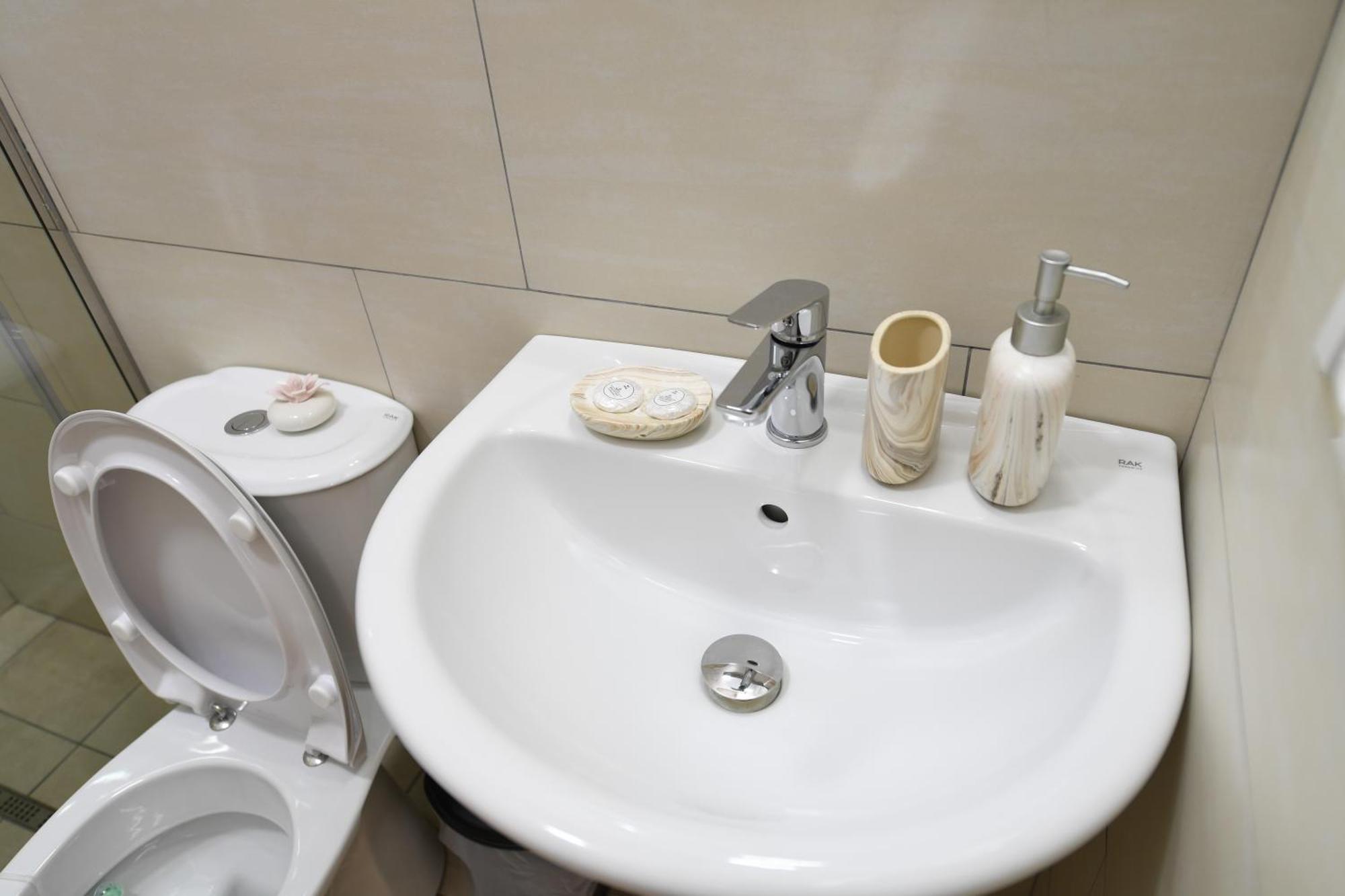 City Nest Shkoder Bagian luar foto