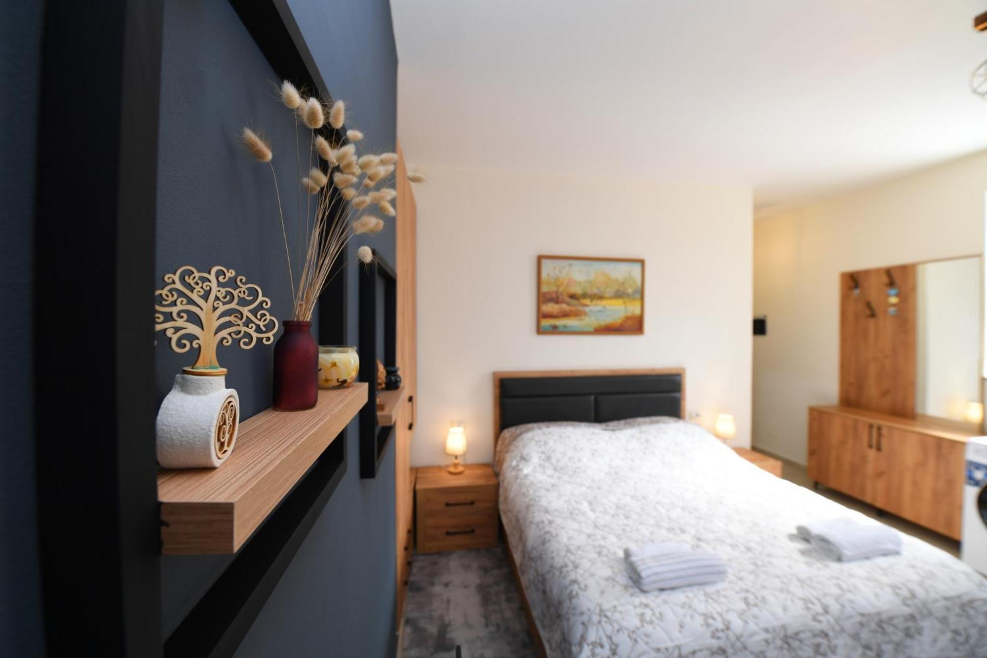 City Nest Shkoder Bagian luar foto